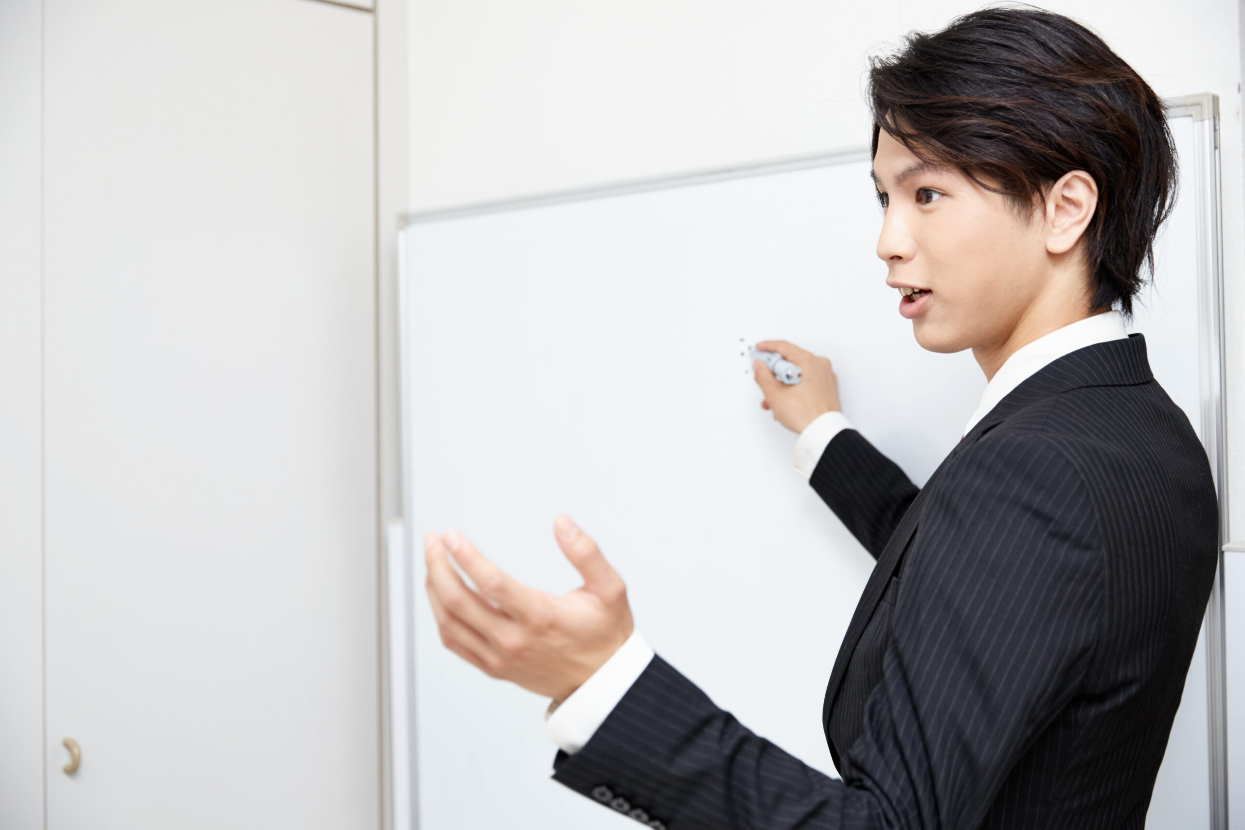 塾講師の正社員はきつい？リアルな実態と「働きやすい塾」の見分け方